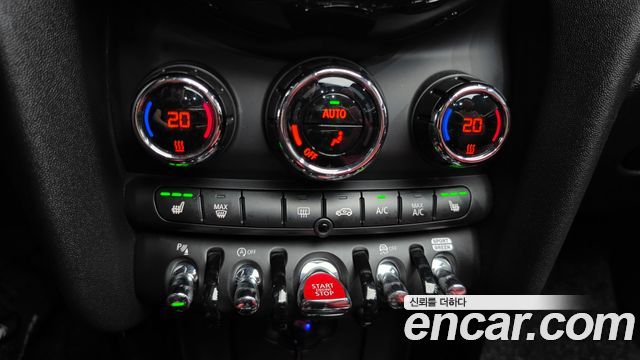 Mini Cooper Convertible 2024 — photo 29