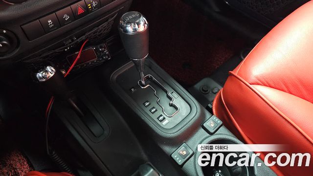 Jeep Wrangler 2016 — photo 12