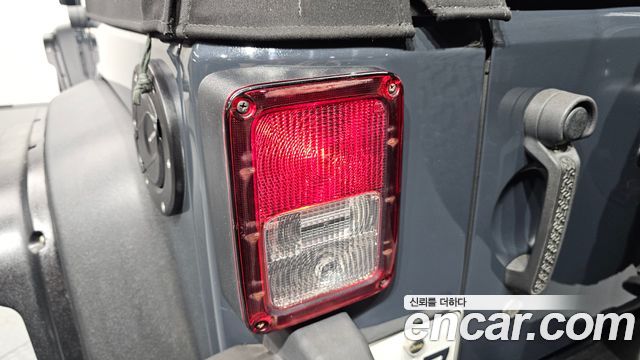 Jeep Wrangler 2016 — photo 9