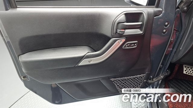 Jeep Wrangler 2016 — photo 14