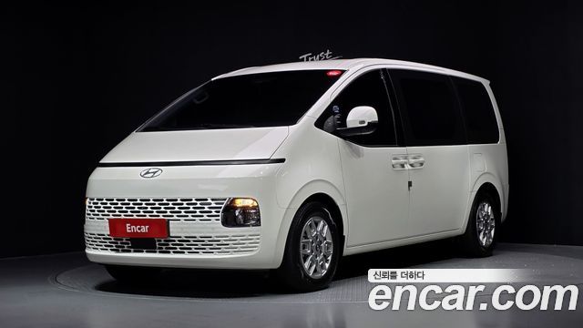 Hyundai Staria 2025 — photo 1