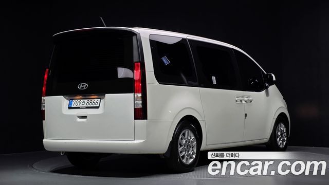 Hyundai Staria 2025 — photo 2