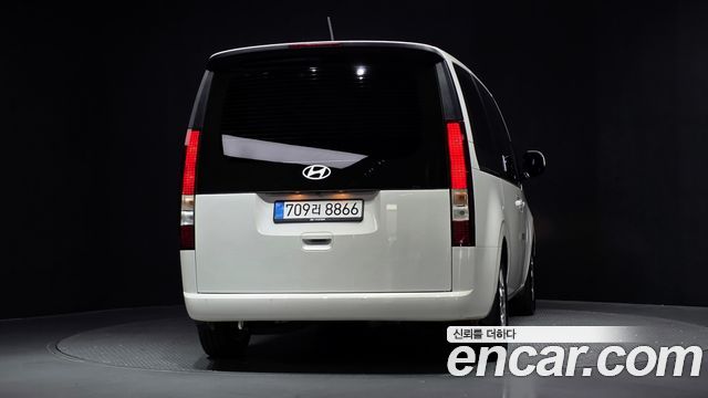 Hyundai Staria 2025 — photo 4