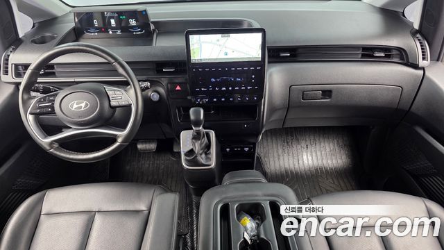 Hyundai Staria 2025 — photo 7