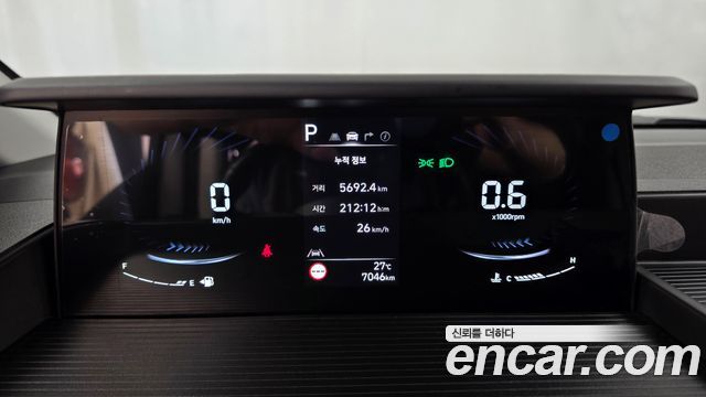 Hyundai Staria 2025 — photo 8