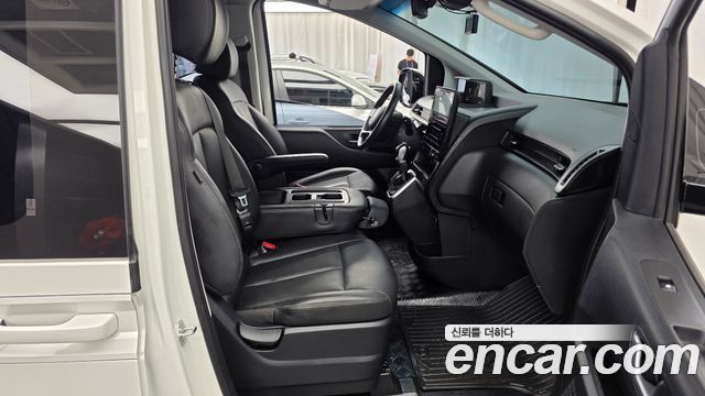 Hyundai Staria 2025 — photo 11