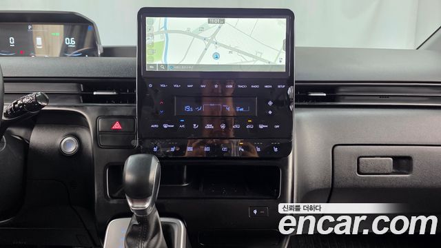 Hyundai Staria 2025 — photo 14