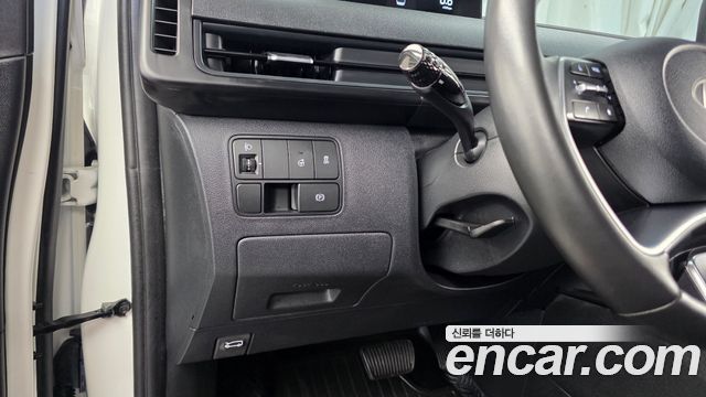 Hyundai Staria 2025 — photo 16