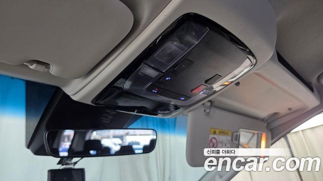 Hyundai Staria 2025 — photo 17
