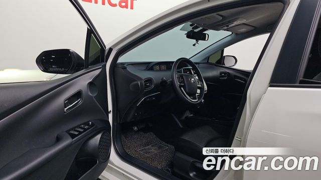 Toyota Prius 2019 — photo 10