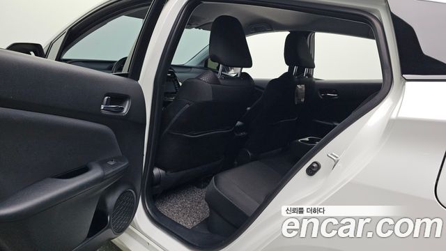 Toyota Prius 2019 — photo 11