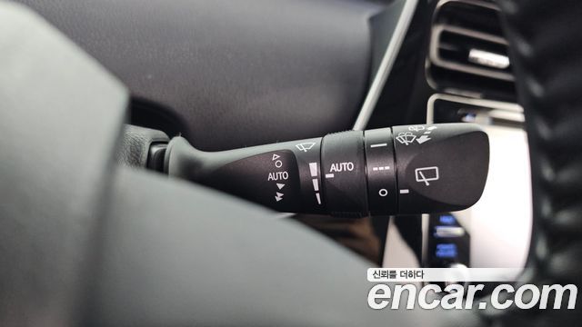 Toyota Prius 2019 — photo 16