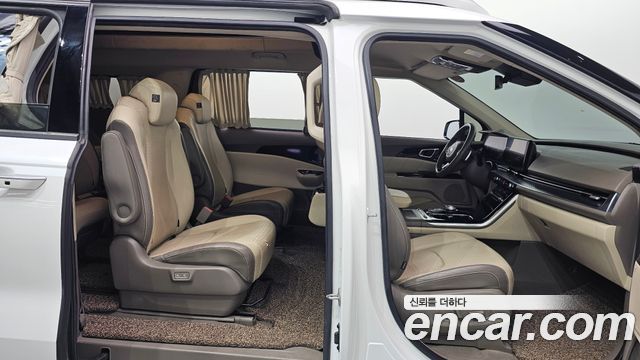 Kia Canival 2021 — photo 17