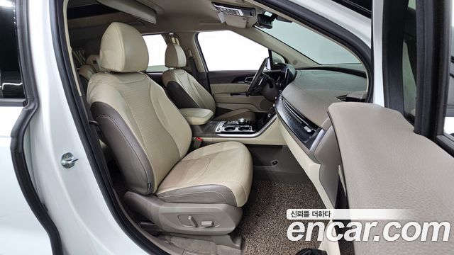 Kia Canival 2021 — photo 16