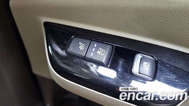 Kia Canival 2021 — photo 36