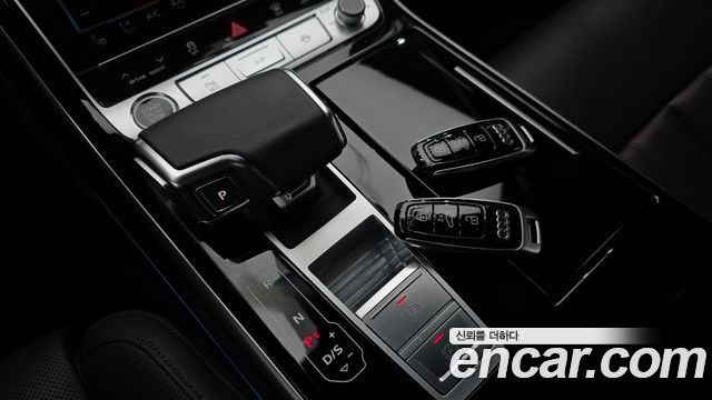 Audi A8 2021 — photo 12