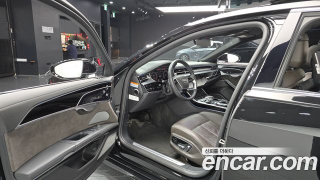 Audi A8 2021 — photo 13