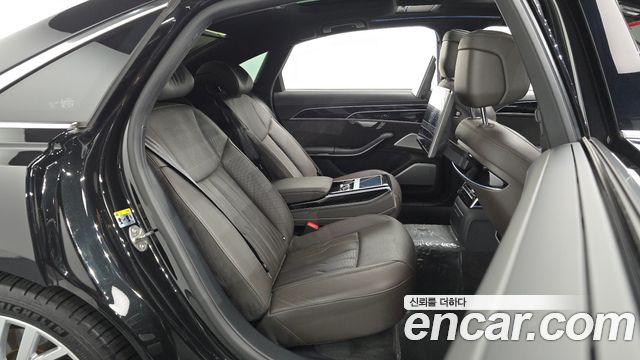 Audi A8 2021 — photo 17