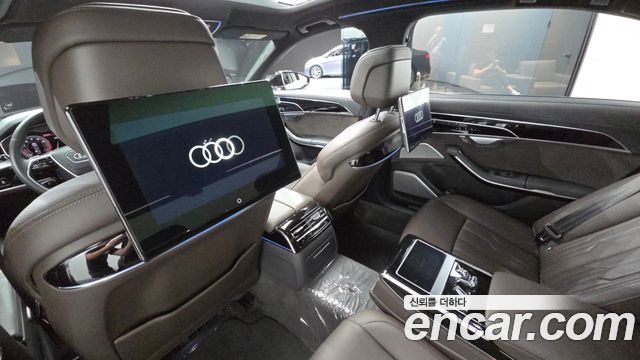 Audi A8 2021 — photo 18
