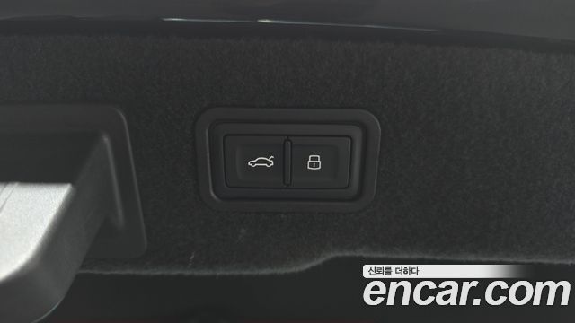 Audi A8 2021 — photo 26