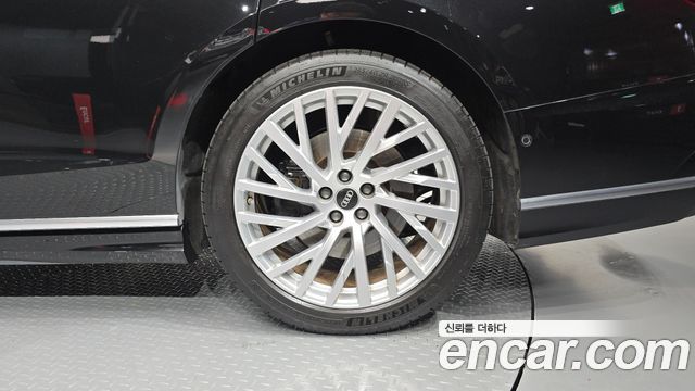 Audi A8 2021 — photo 7