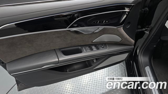 Audi A8 2021 — photo 14