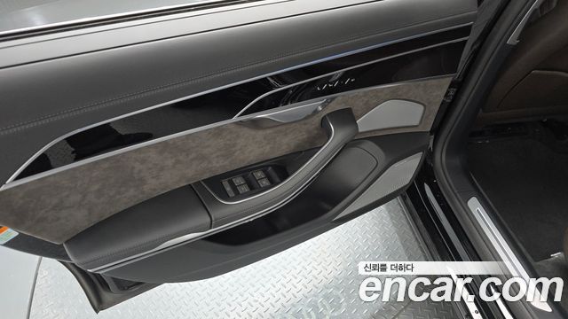 Audi A8 2021 — photo 15