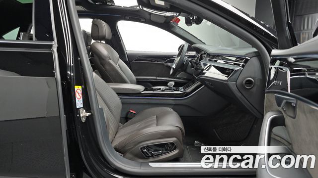 Audi A8 2021 — photo 16