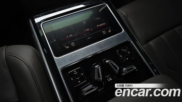 Audi A8 2021 — photo 29