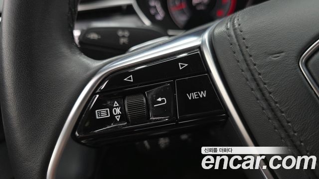 Audi A8 2021 — photo 30