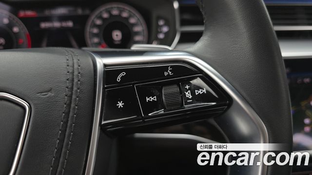 Audi A8 2021 — photo 31