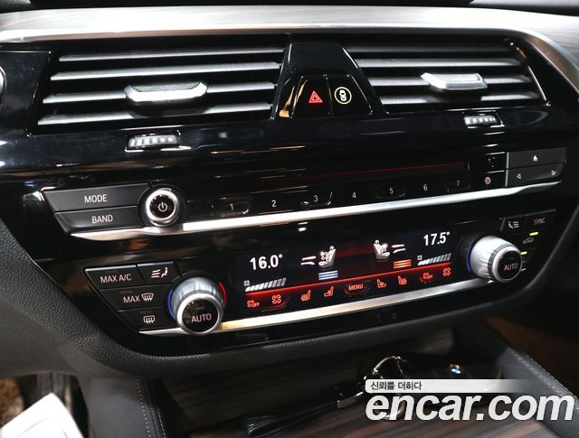 BMW 5-Series 2018 — photo 9
