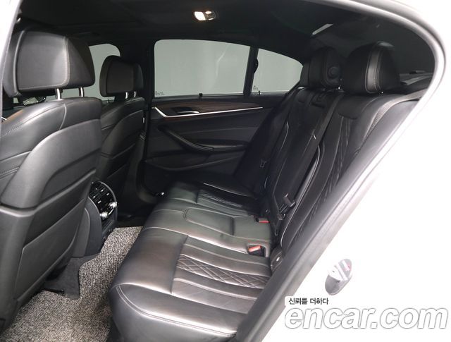 BMW 5-Series 2018 — photo 11