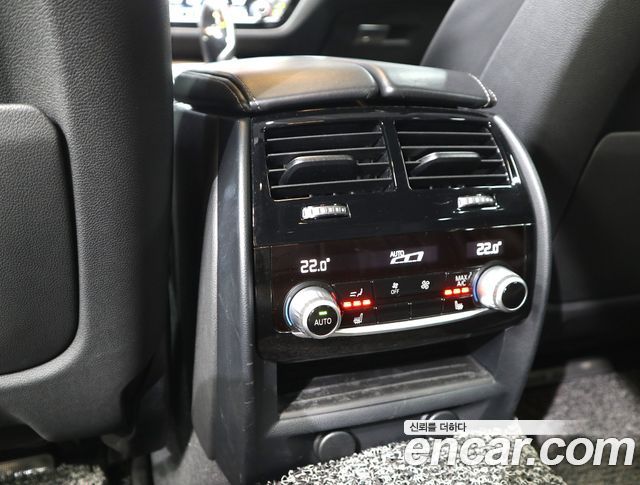 BMW 5-Series 2018 — photo 13