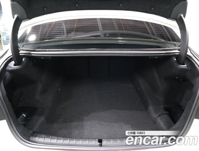 BMW 5-Series 2018 — photo 18