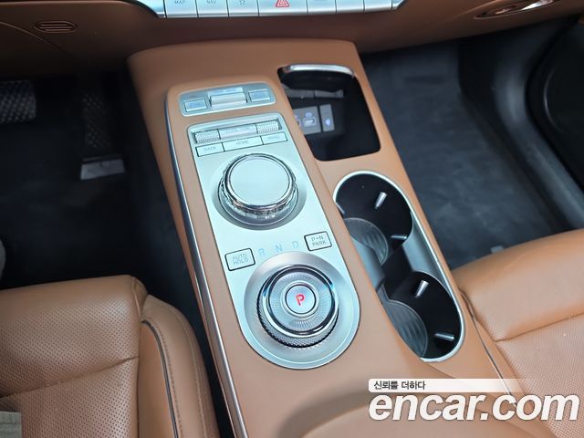 Genesis GV70 2023 — photo 12