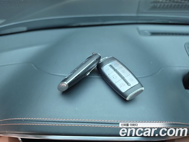 Genesis GV70 2023 — photo 22