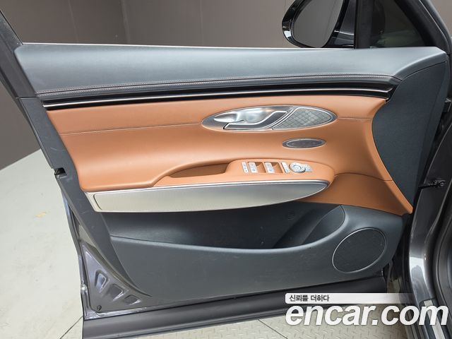 Genesis GV70 2023 — photo 14