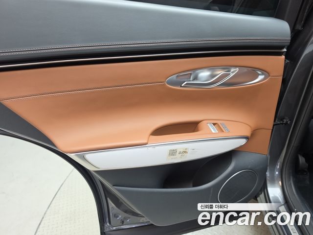Genesis GV70 2023 — photo 15