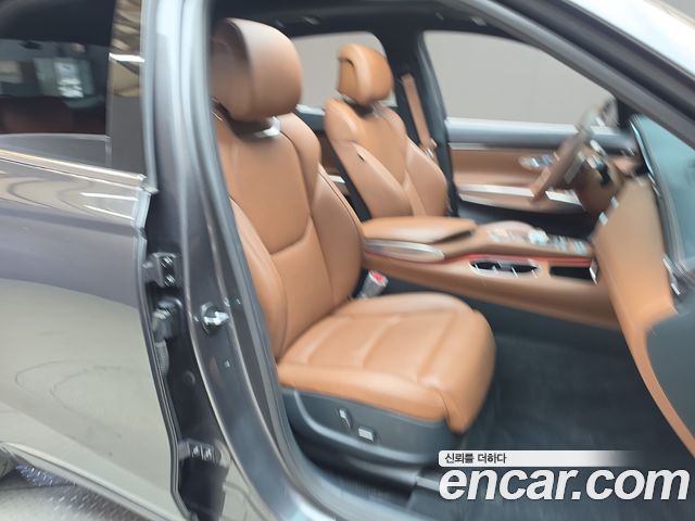Genesis GV70 2023 — photo 16
