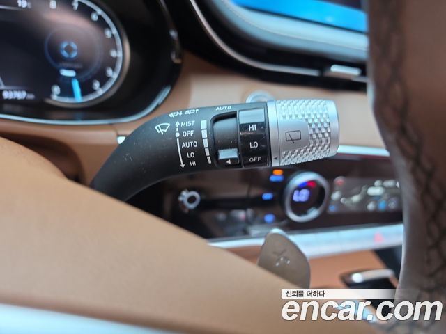 Genesis GV70 2023 — photo 29
