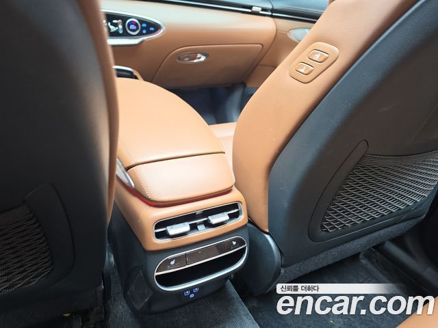 Genesis GV70 2023 — photo 31