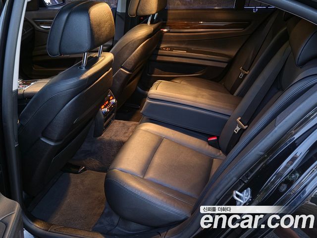 BMW 7-Series 2014 — photo 12