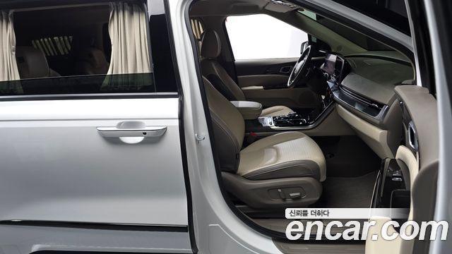Kia Canival 2022 — photo 16