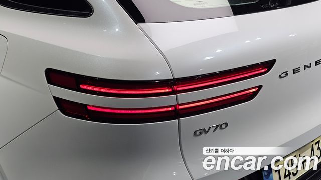 Genesis GV70 2024 — photo 9