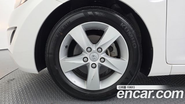 Hyundai AVANTE 2012 — photo 5