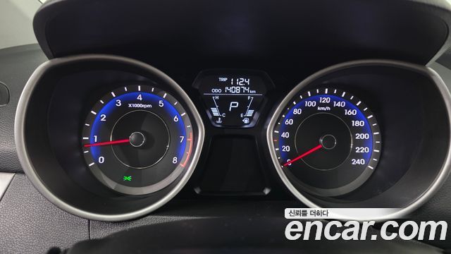 Hyundai AVANTE 2012 — photo 11
