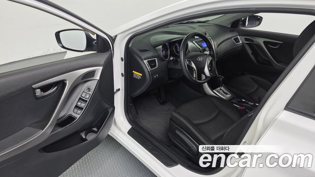 Hyundai AVANTE 2012 — photo 13