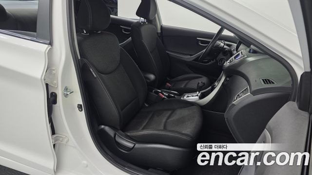 Hyundai AVANTE 2012 — photo 17