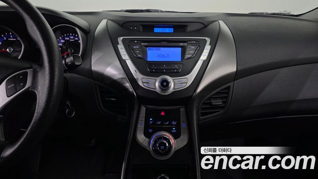 Hyundai AVANTE 2012 — photo 26